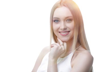 günlük makyaj olan güzel bir kadın portresi.