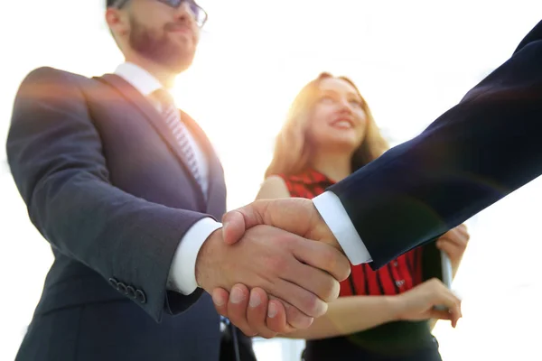 Handshake - を作るビジネスマン、ビジネス マナー、congratulatio — ストック写真