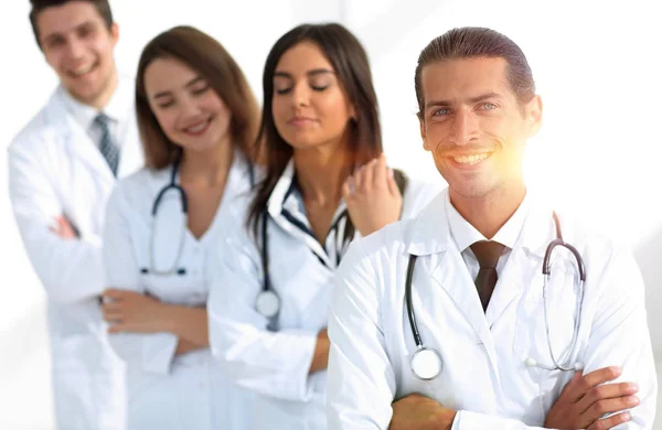 Команда врачей и медсестер как коллеги в больнице — стоковое фото
