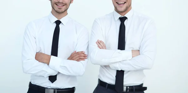 Двое мужчин стоят в офисе — стоковое фото