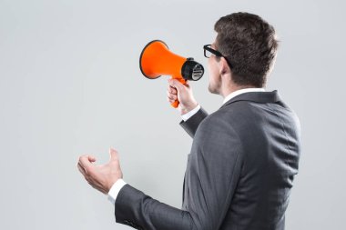 Şiddetli bir megafon çalışanla