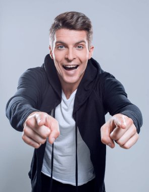 kopya alanı işaret şaşırmış yakışıklı adam