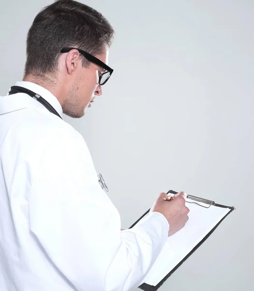 Immagine luminosa del medico di sesso maschile scrittura prescrizione — Foto Stock