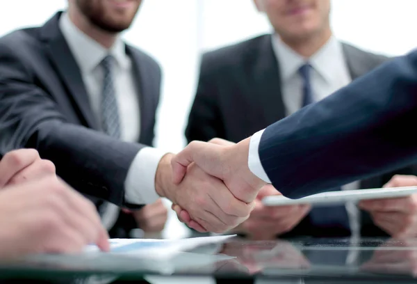 Close-up image of a firm handshake — Stock Photo, Image