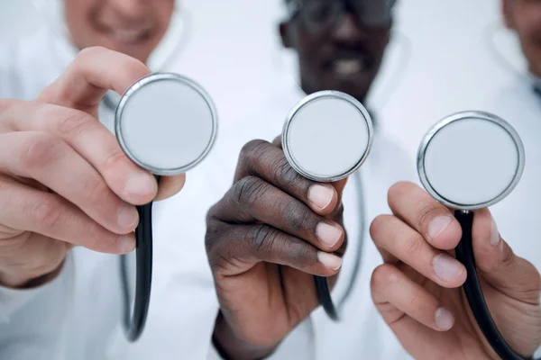 Close up.group de médicos con estetoscopios — Foto de Stock