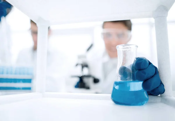 Group of microbiologists in the workplace in the laboratory — Stock Photo, Image