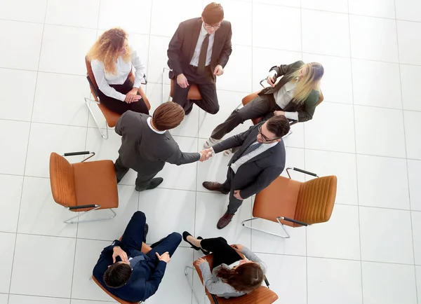 Handshake partnerów biznesowych na posiedzeniu. — Zdjęcie stockowe