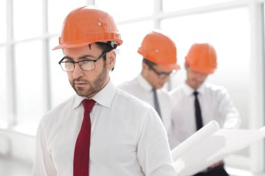 up.engineer Builder koruyucu bir kask içinde kapatın