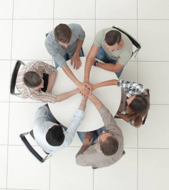 en iyi view.young iş takım birlikte ellerini katlanmış