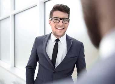 ofiste duran genç yaş.