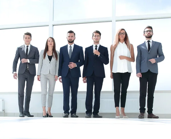 Equipo empresarial joven inicia su puesta en marcha —  Fotos de Stock