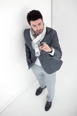 Sana işaret üst view.serious iş adamı