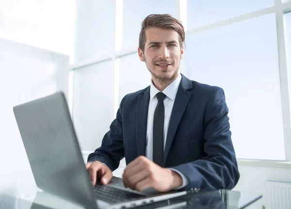 Confident businessman sitting at the office Desk. — Stock Photo, Image
