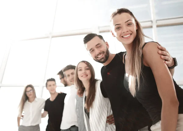 Smiling business team standing in the new office — Stock Photo, Image