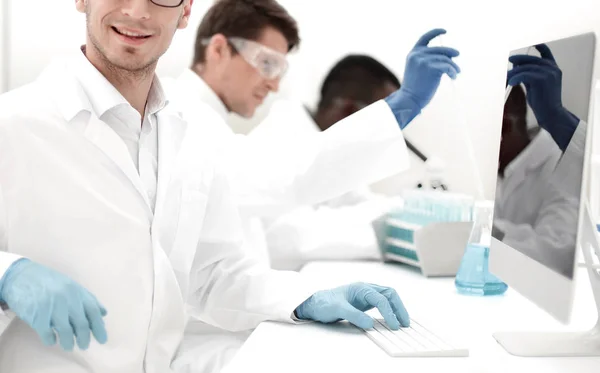 Head of the research center sitting at his Desk — Stock Photo, Image