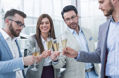 insanlar kutlamak şampanya ile up.business kapatın