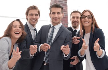 Bir grup iş adamı seni işaret ediyor.