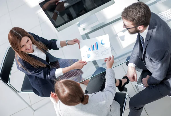 Top view.business team bespreken nieuwe financiële project — Stockfoto