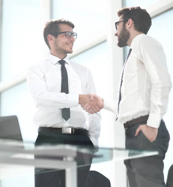 Business people shaking hands with each other — Stock Photo, Image