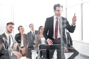 Ofiste çalışan iş adamları