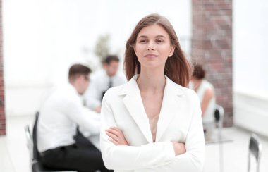 ofiste duran bir genç iş kadını hayalleri