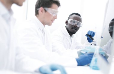 yakın up.a grup iş yerinde genç bilim adamı