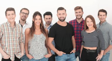 Bir grup başarılı genç bir arada duruyor.