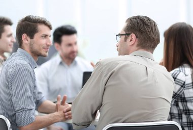 beyin fırtınası için en iyi iş çözümü bakarken up.team kapatın