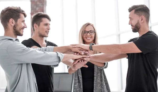 Business mensen teamwerk stapelen handen — Stockfoto