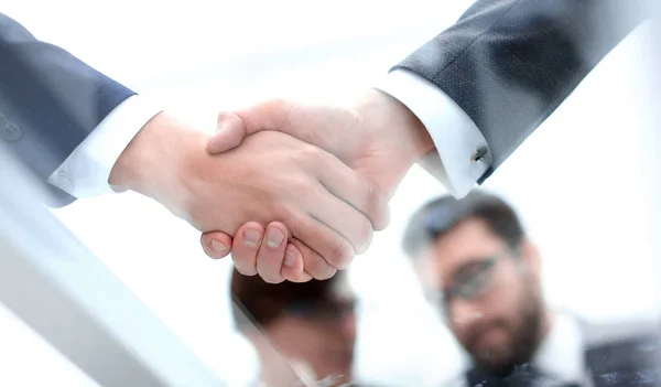 Businessmen shaking hands closeup.business background — Stock Photo, Image