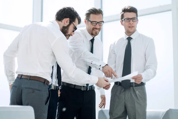 Empresário Explicando Aos Colegas Termos Novo Conceito Contract Business — Fotografia de Stock