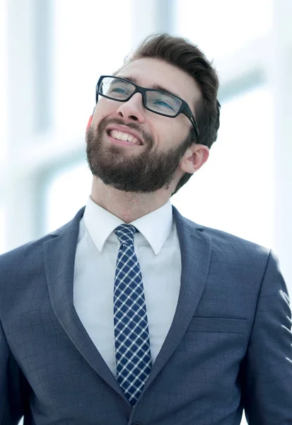 Cerrar up.penssive hombre de negocios mirando el espacio de copia —  Fotos de Stock