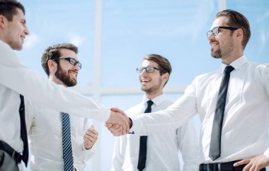 güvenilir el sıkışma iş ortakları