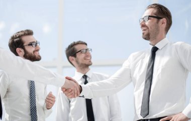 güvenilir el sıkışma iş ortakları