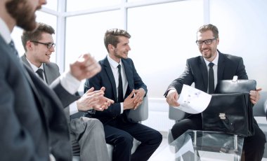 Şirket avukatı contract.business kavramı şartları ile belge okuma