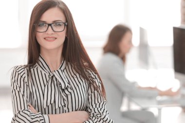 başarılı iş kadını ofisine arka plan üzerinde