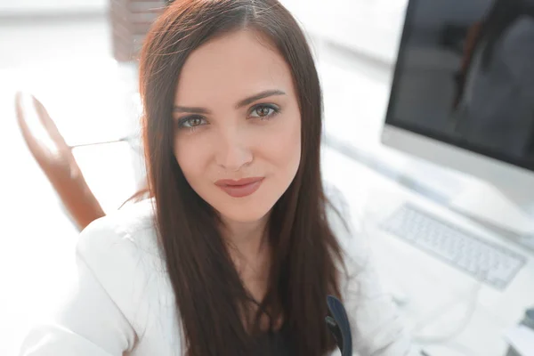 Cerrar mujer de negocios up.confident con gafas —  Fotos de Stock