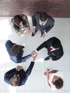 Üst düzey iş ortakları el sıkışıyor.