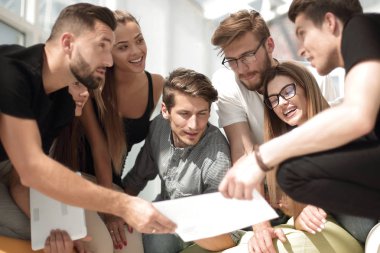 yeni projenin mali plan tartışmaya genç iş takım