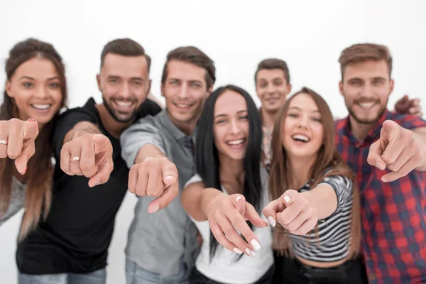 Close up.a équipe amicale de jeunes hommes vous pointant du doigt — Photo