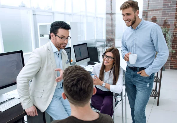 Manager and the business team are discussing a new business plan — Stock Photo, Image