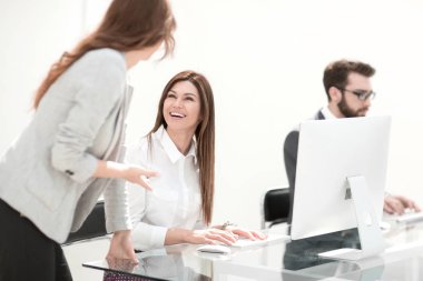 ofiste işyerinde çalışanlar.