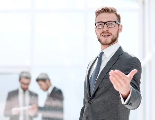 Smiling businessman welcome handshake — Stock Photo, Image