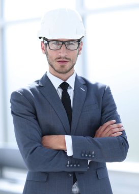 bir gömlek kask inşaat firması mühendisi