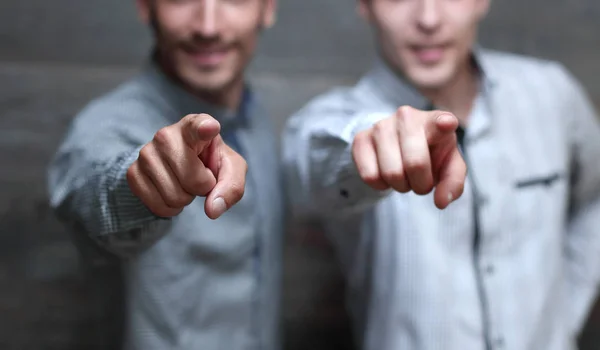 Twee vrolijke jongens. — Stockfoto