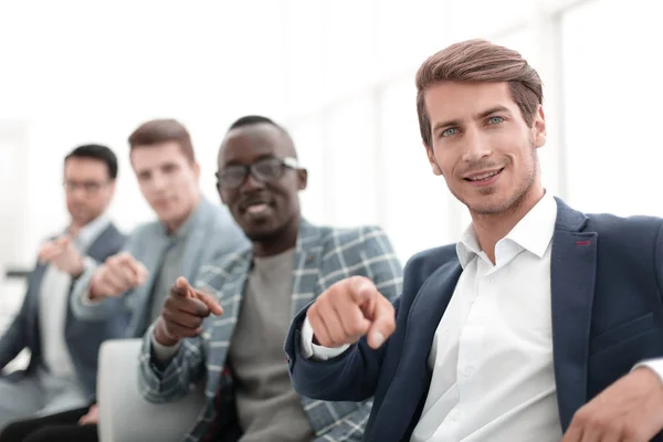 Група успішних молодих чоловіків, які вказують пальцями на вас — стокове фото
