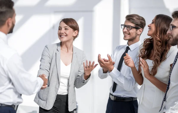 Mujer Negocios Bienvenida Apretón Manos Los Socios Concepto Cooperación — Foto de Stock