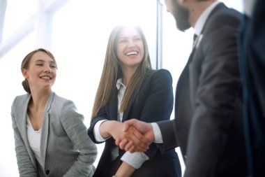 yan view.handshake iş adamları