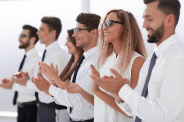 Grup iş adamları ayakta alkış