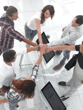 birlikte sıktı elleri ile yaratıcı ekibi.